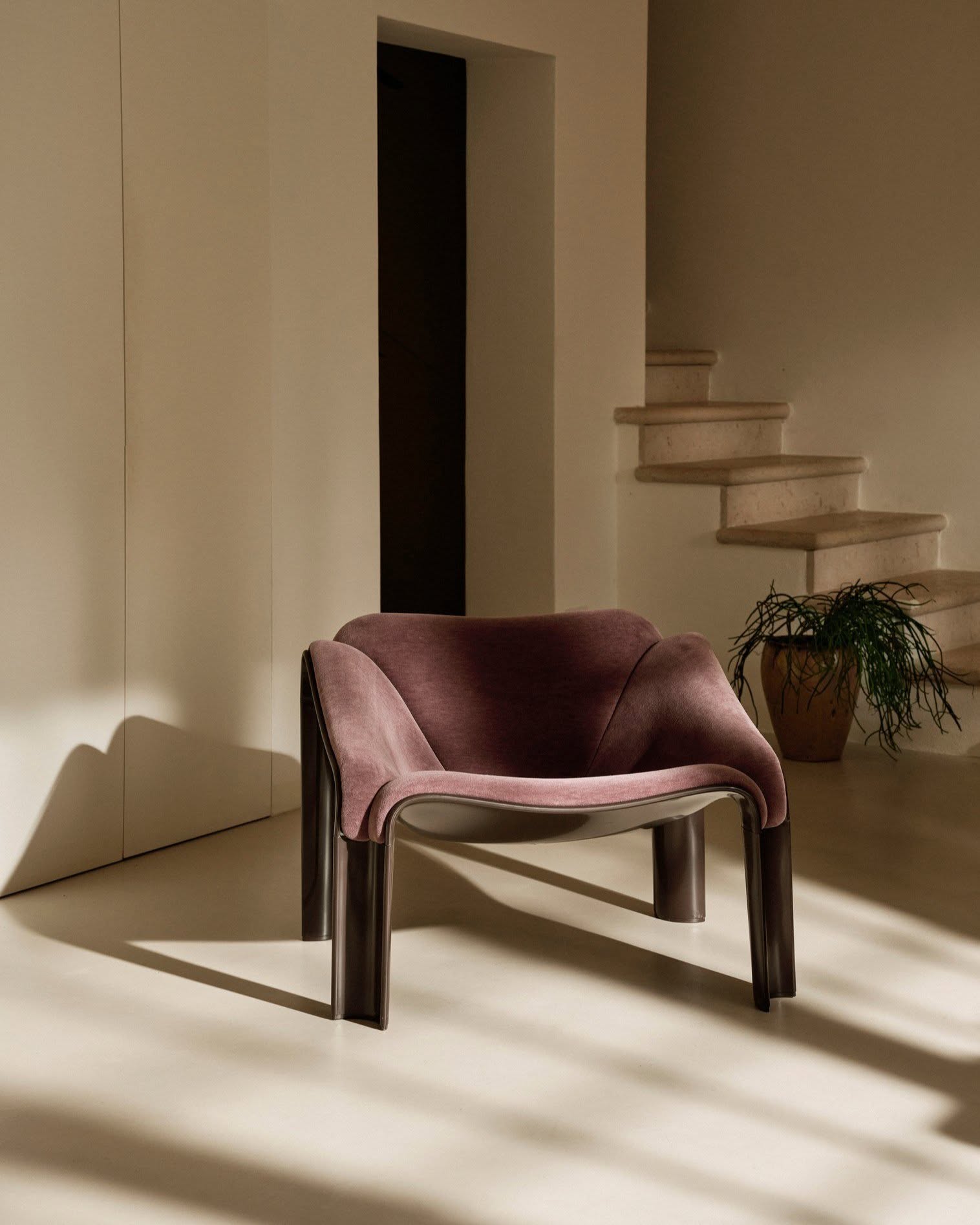 Gubi F300 Lounge Chair - New frame color!