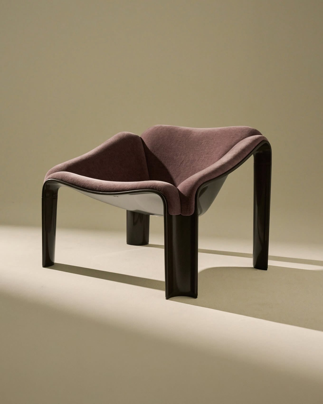 Gubi F300 Lounge Chair - New frame color!