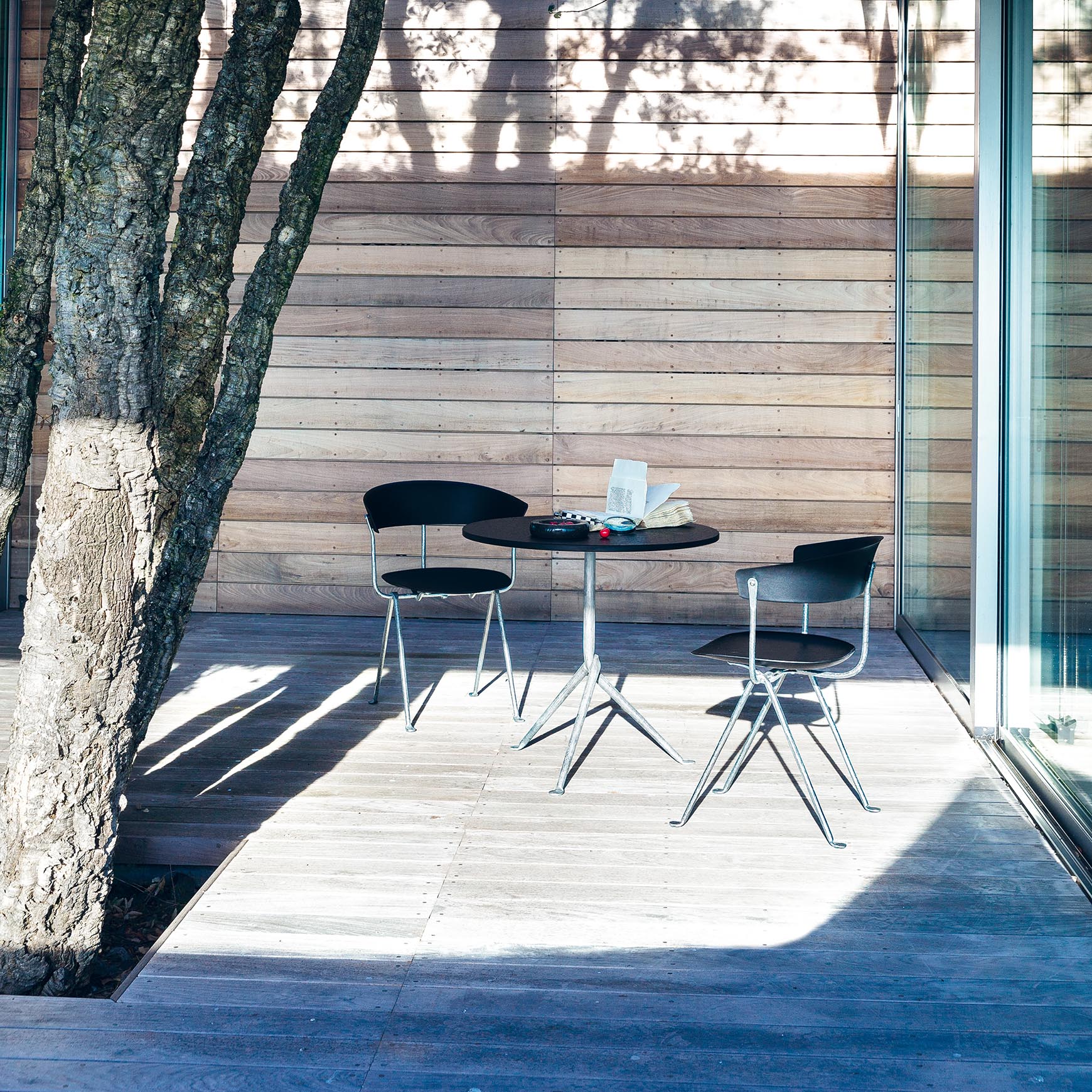 Magis Officina Round Table