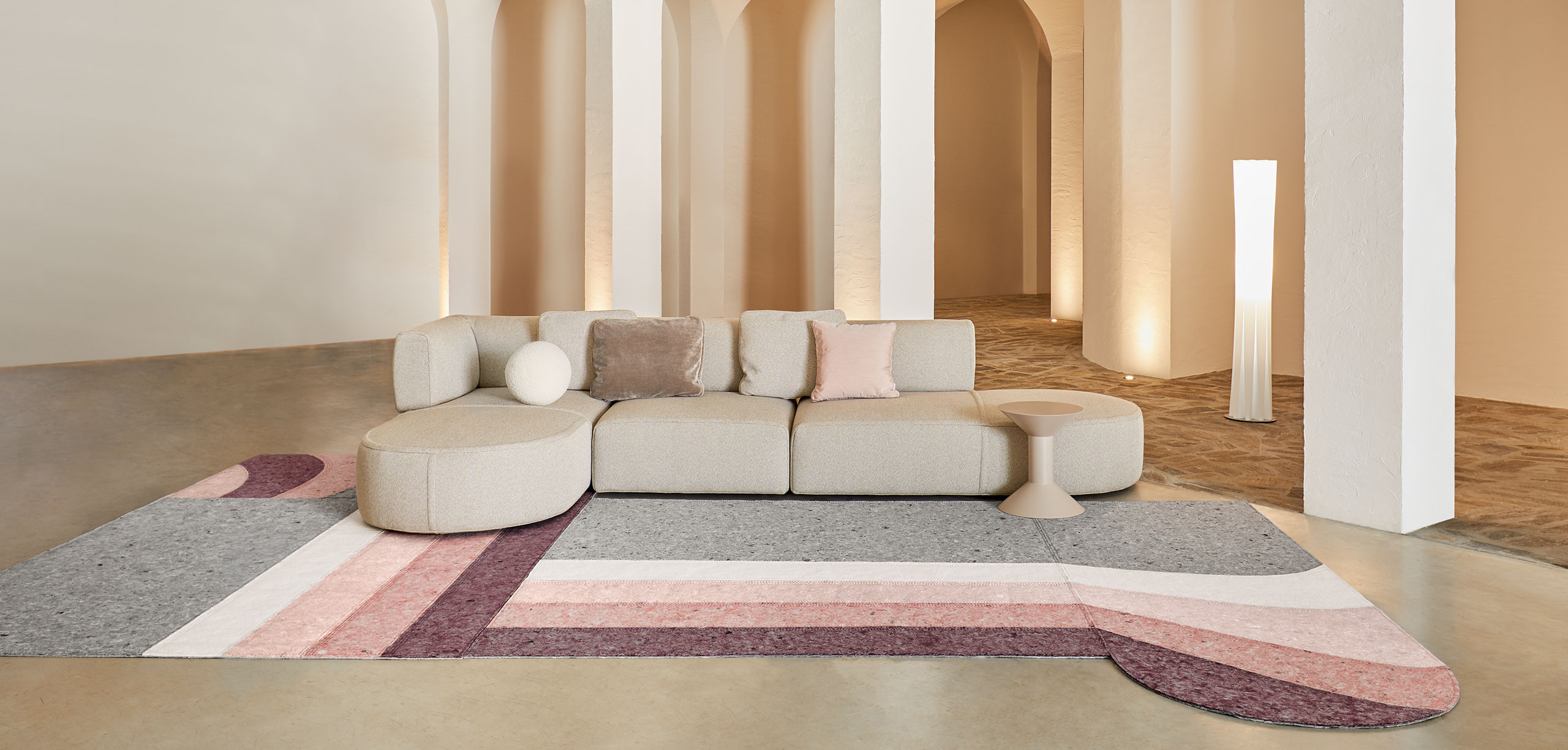 Gan Rugs Nuances Rug Curve Burgundy