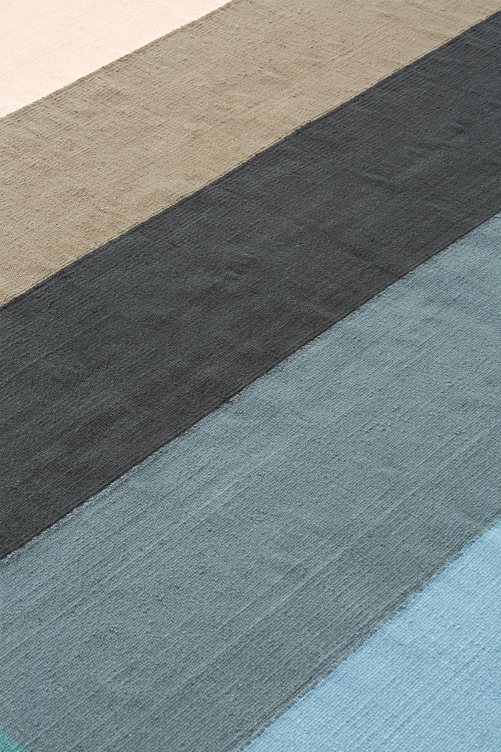 Gan Rugs Diamond Rug Outdoor Nude-Petrol