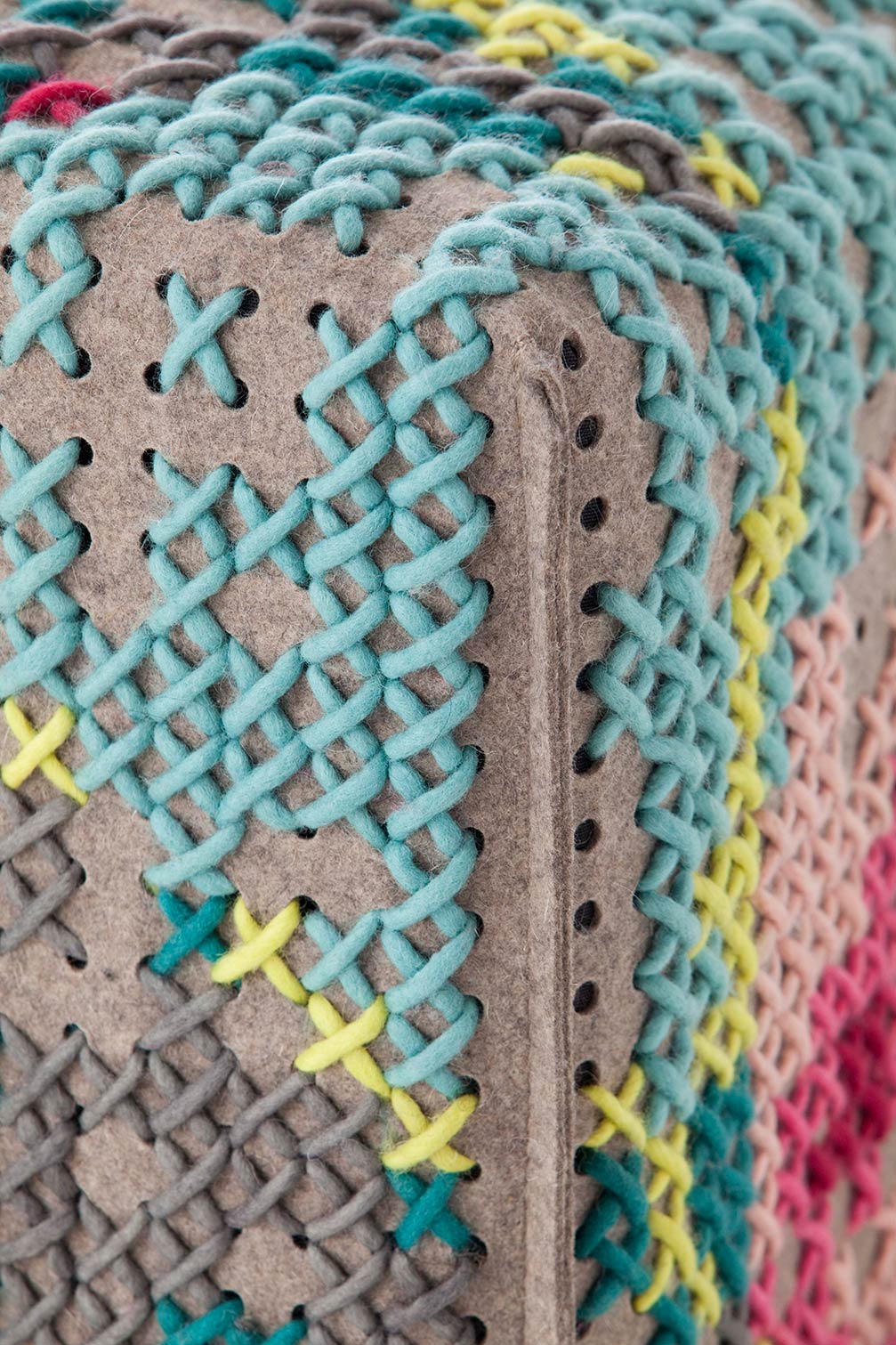 Gan Rugs Canevas Pouf Flowers Colour