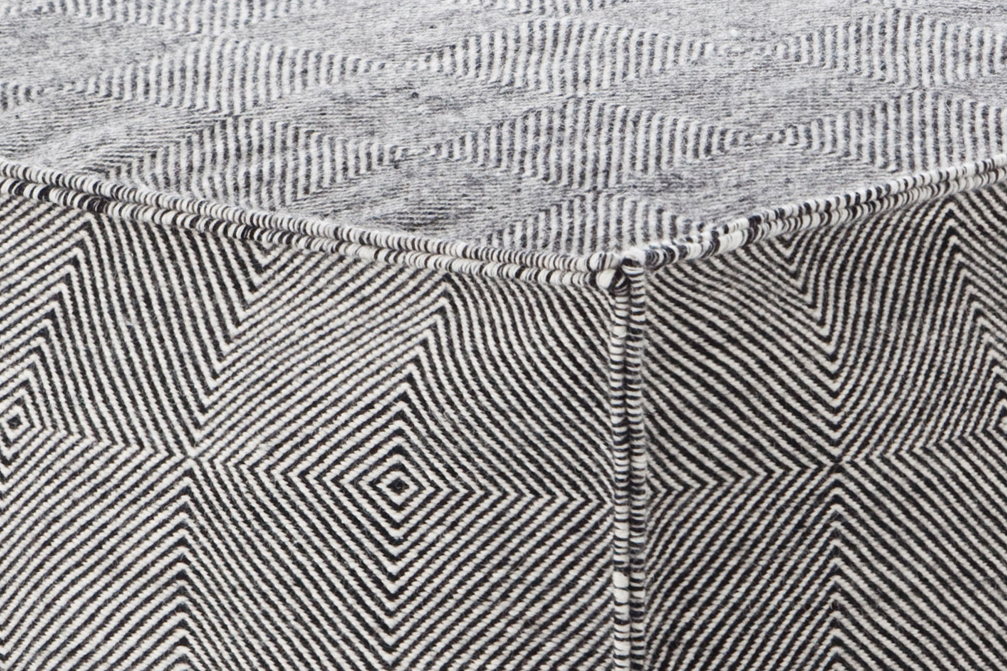 Gan Rugs Sail Pouf Negro Square