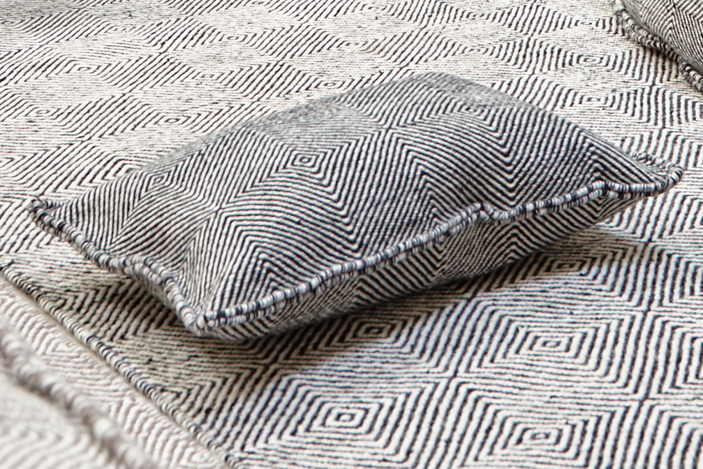 Gan Rugs Sail Cushion Negro