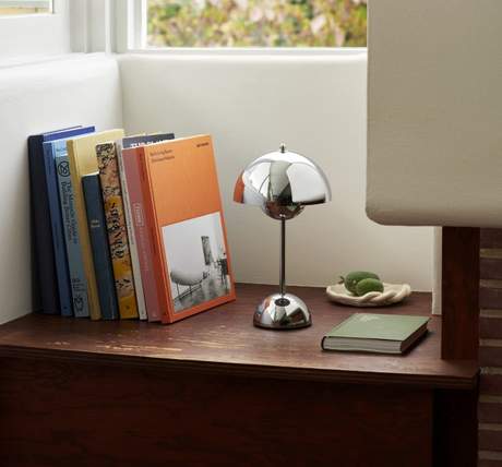 &Tradition Flowerpot Portable Table Lamp
