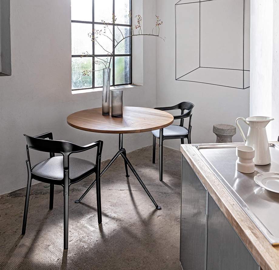 Magis Officina Round Table