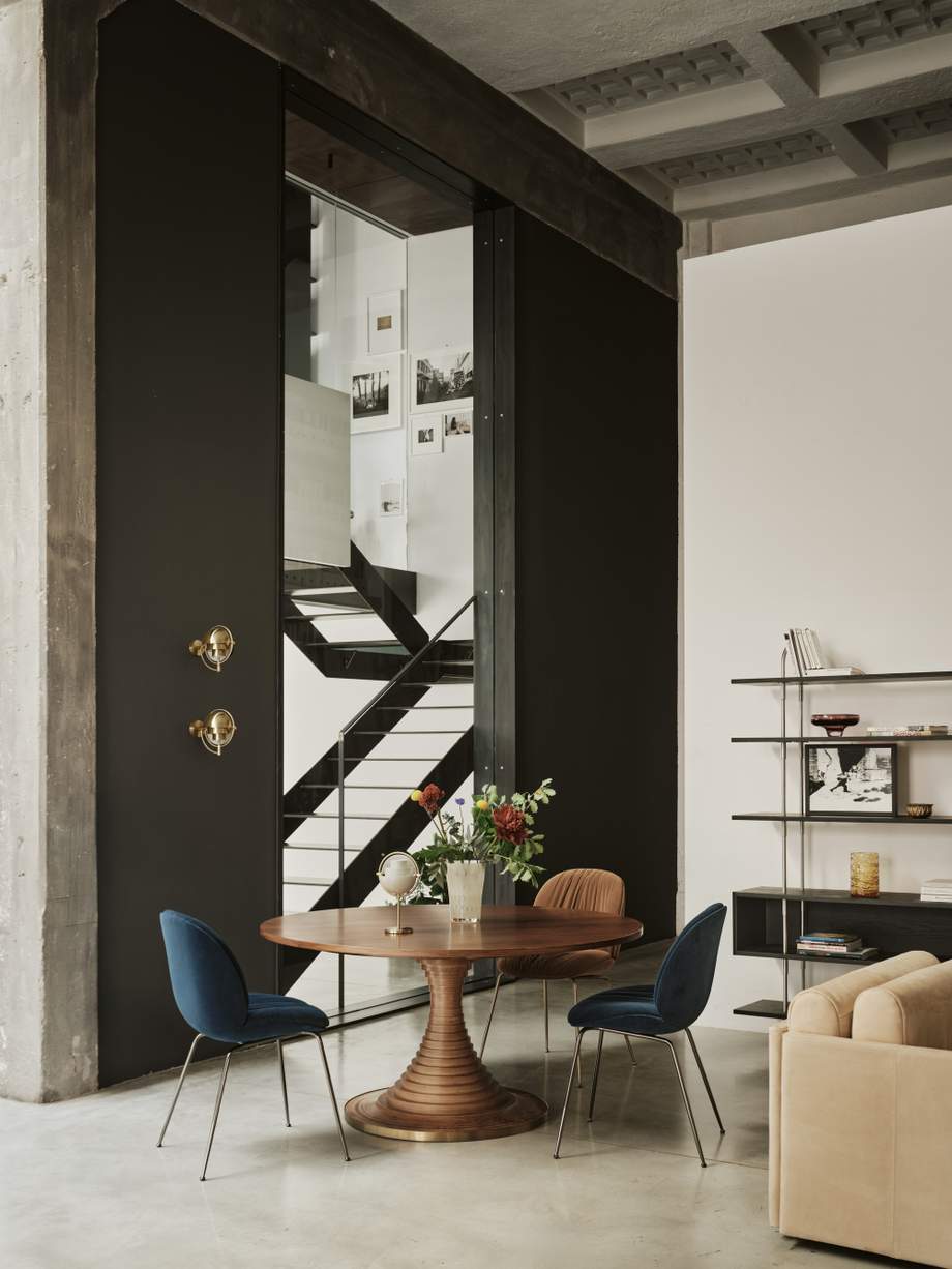 Gubi Tavolo a Dischi Dining Table