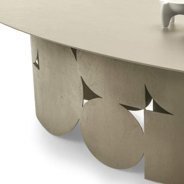 Mogg Shape Table