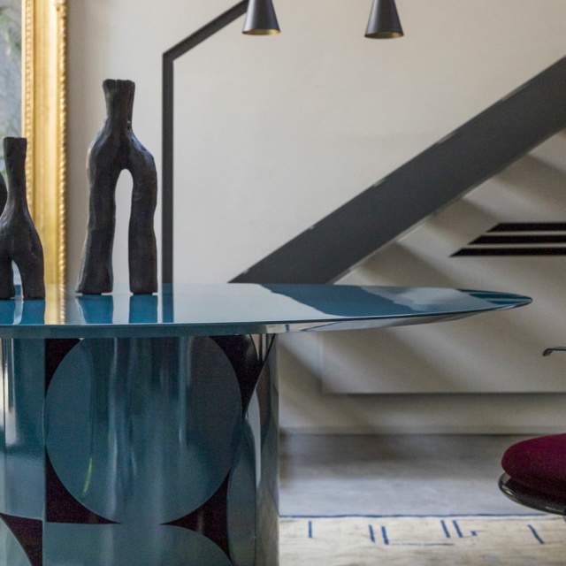 Mogg Shape Table