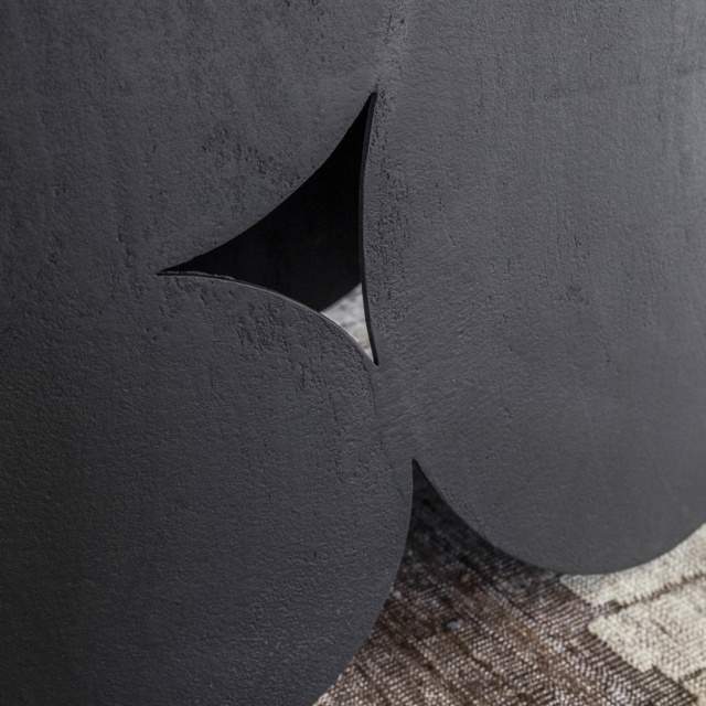 Mogg Shape Table