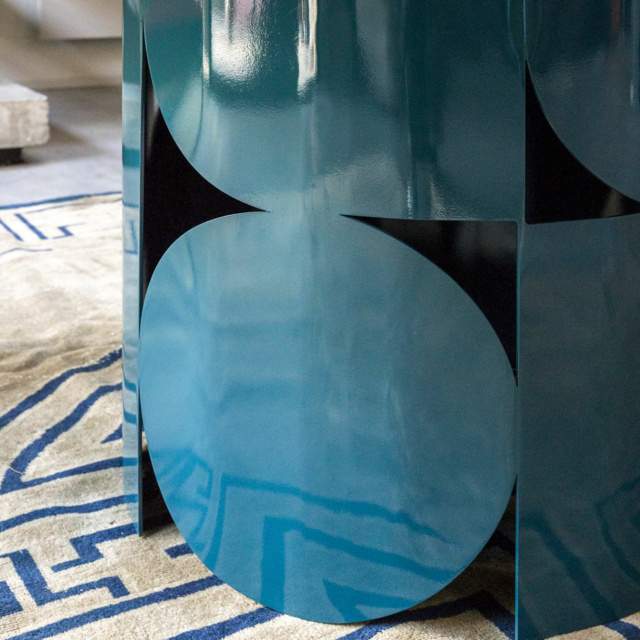 Mogg Shape Table