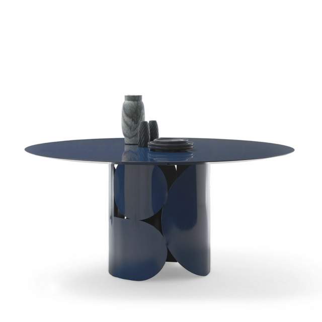 Mogg Shape Table