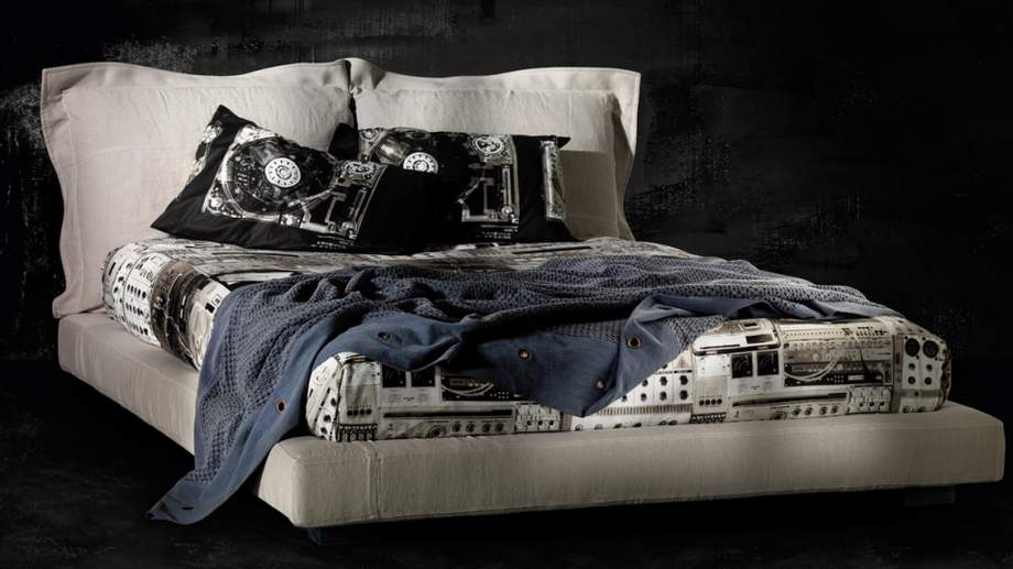 Diesel with Moroso Nebula Five Bed