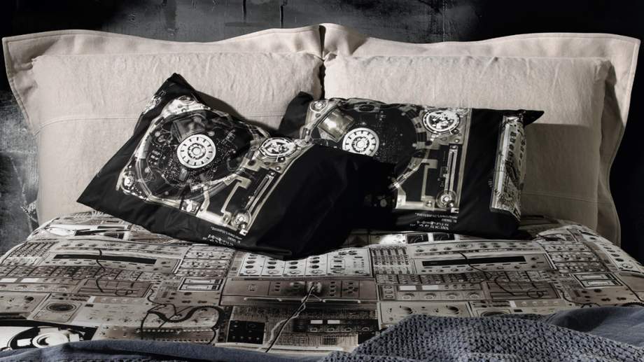 Diesel with Moroso Nebula Five Bed