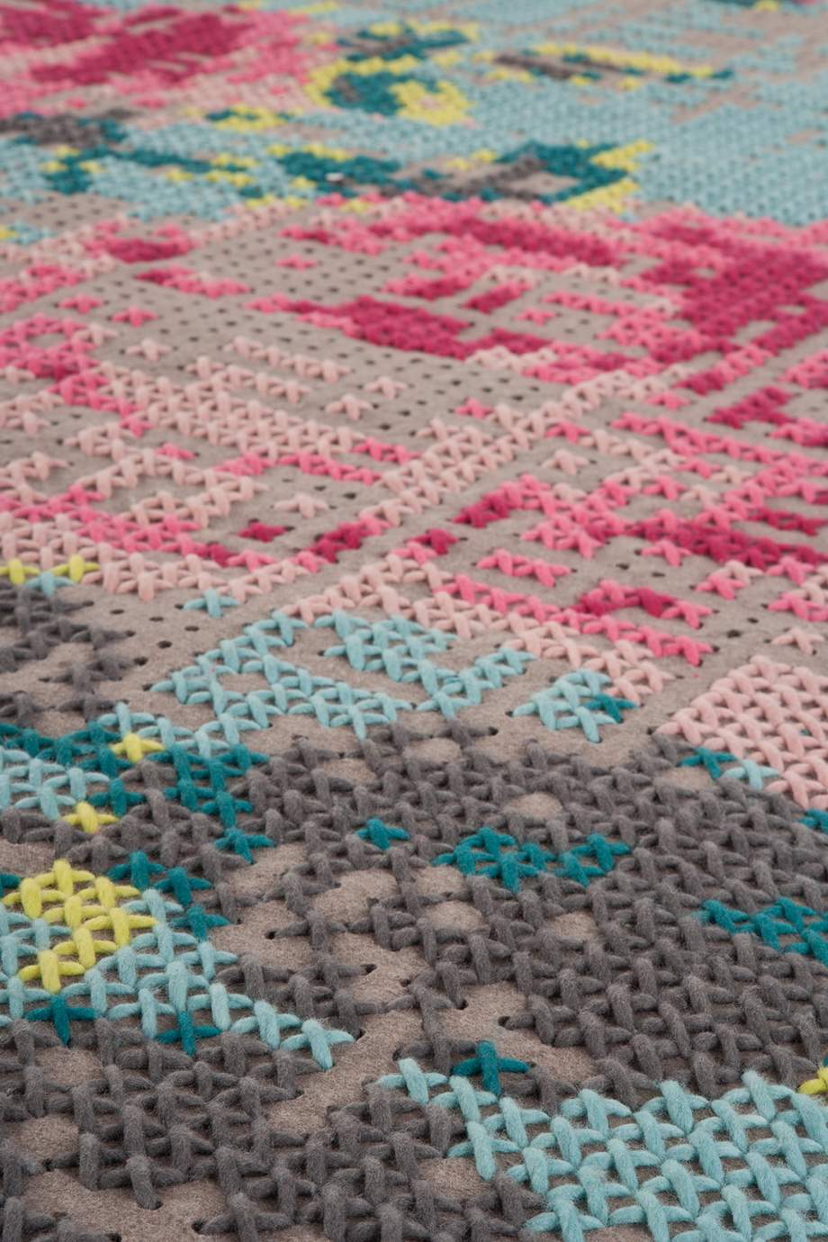 Gan Rugs Canevas Flowers Rug Colour 170x240