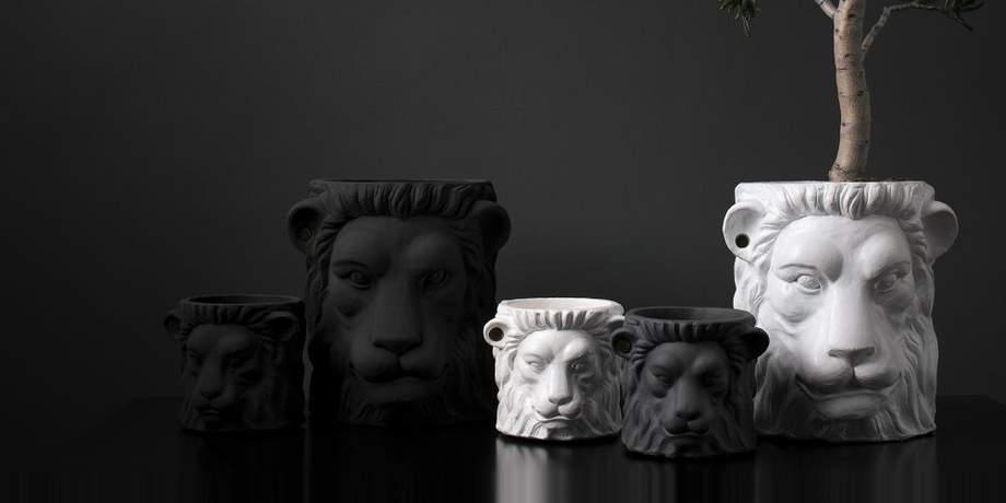Garden Glory Lion Pot Small Black