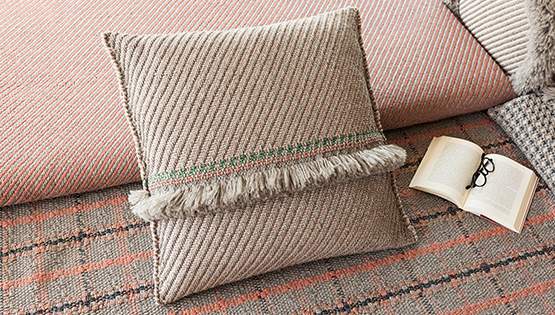 Gan Rugs Garden Layers Cushion Diagonal Almond-Ivory Big