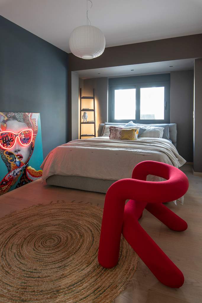 Chic Woman Wall Artwork Led