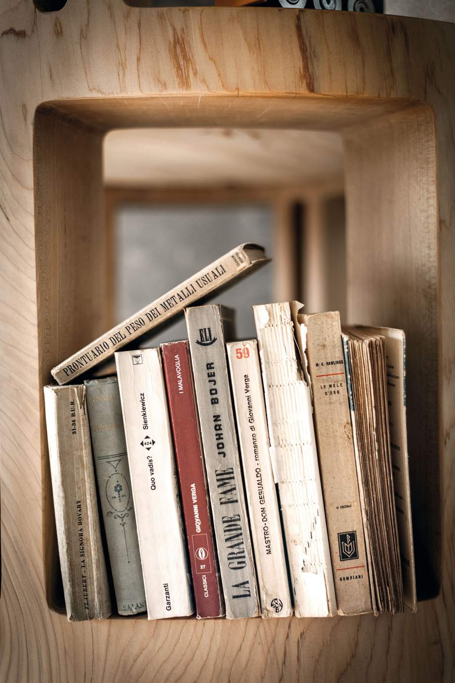 RIVA1920 Torre Lignea Bookshelf