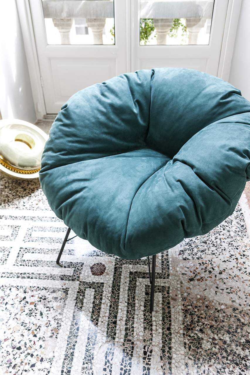 Mogg Closer Armchair 