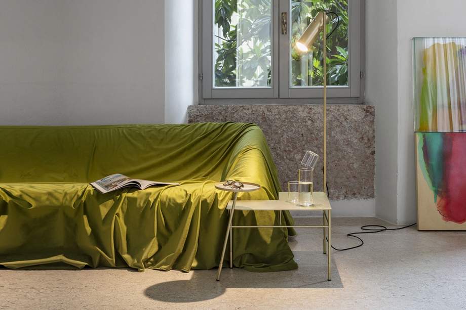 Mogg Dase Side Table/Lamp