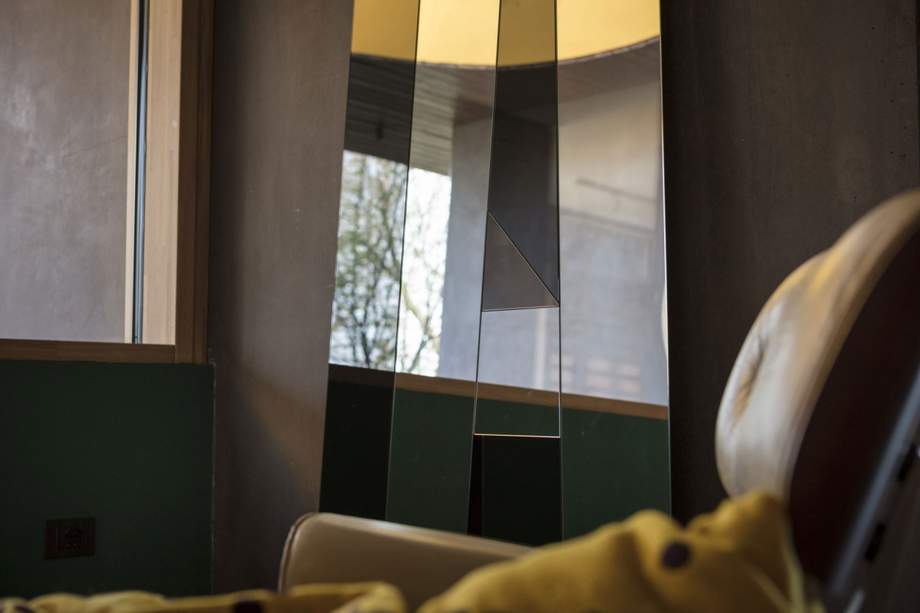 Mogg Letteronza Mirror