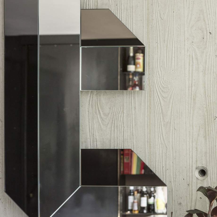 Mogg Letteronza Mirror