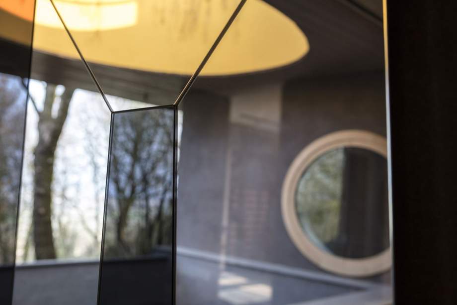 Mogg Letteronza Mirror