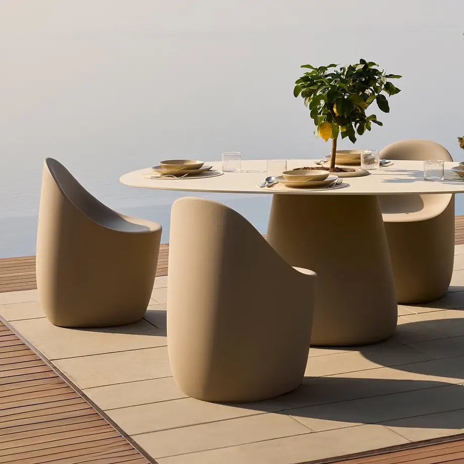 Qeeboo Cobble Bucket Table