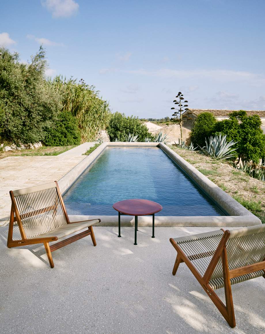 Gubi MR01 Initial Lounge Chair Outdoor