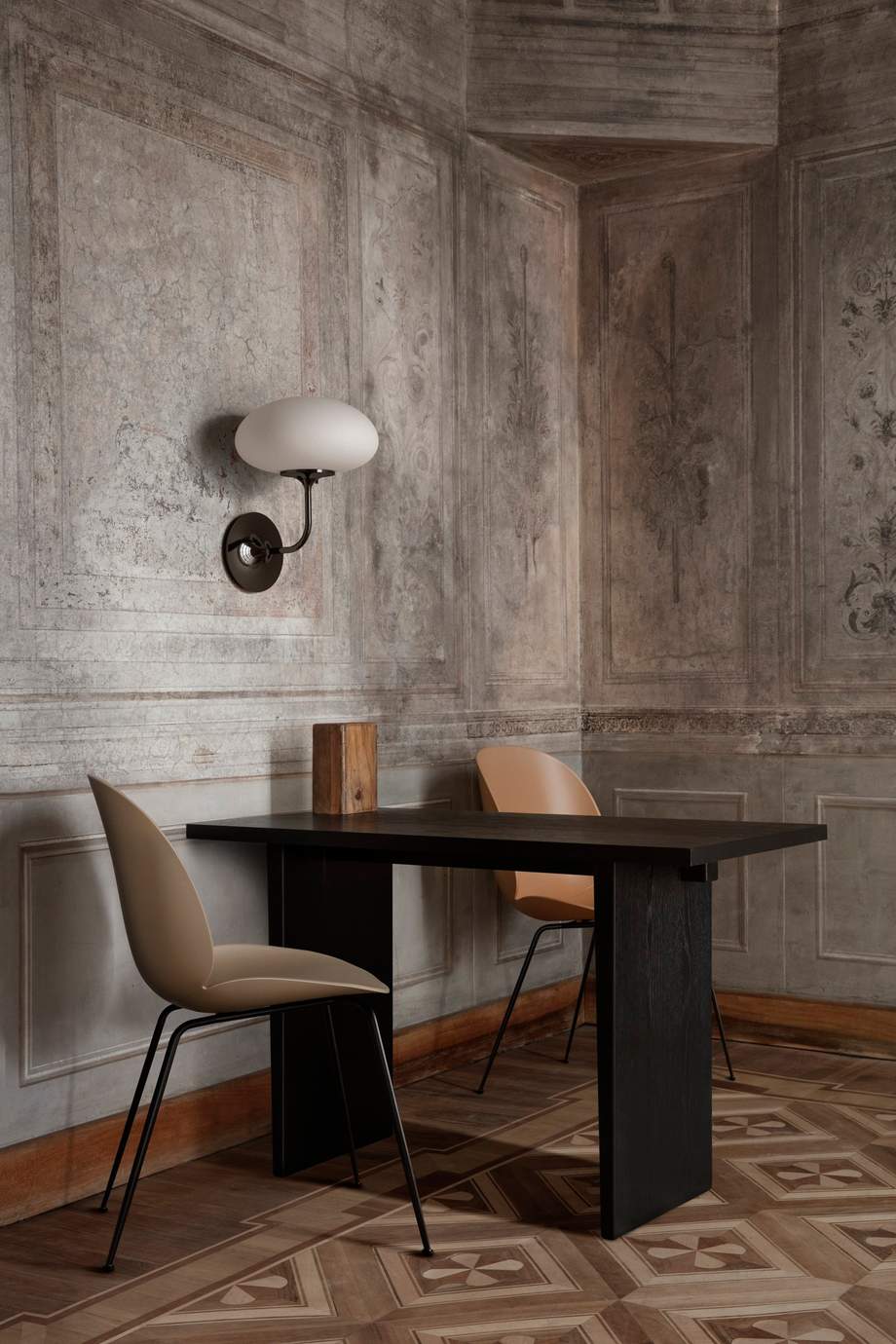 Gubi Stemlite Wall Lamp