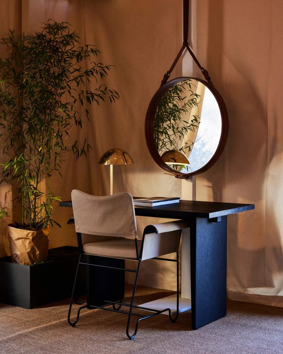 Gubi 9209 Table Lamp
