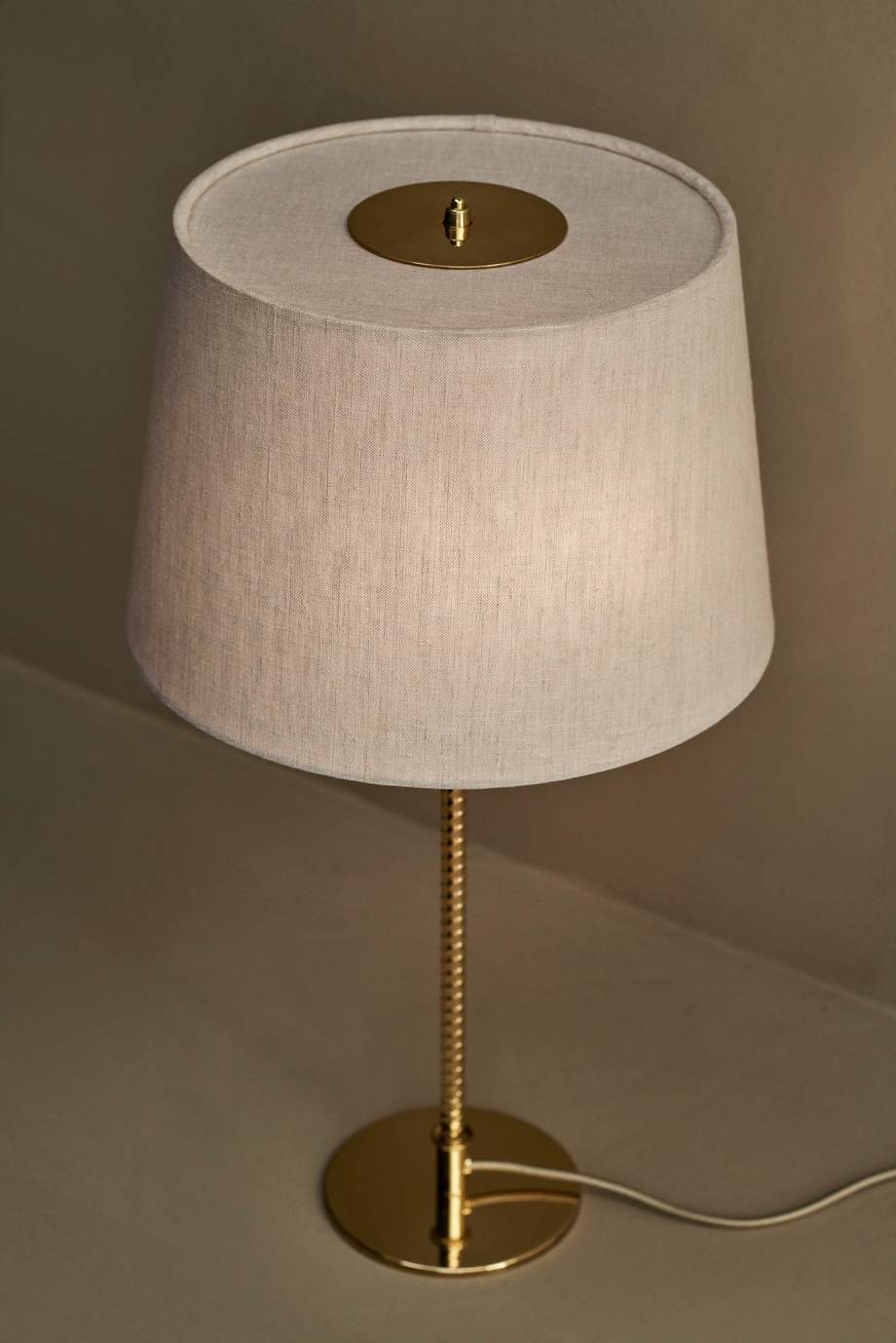 Gubi 9205 Table Lamp