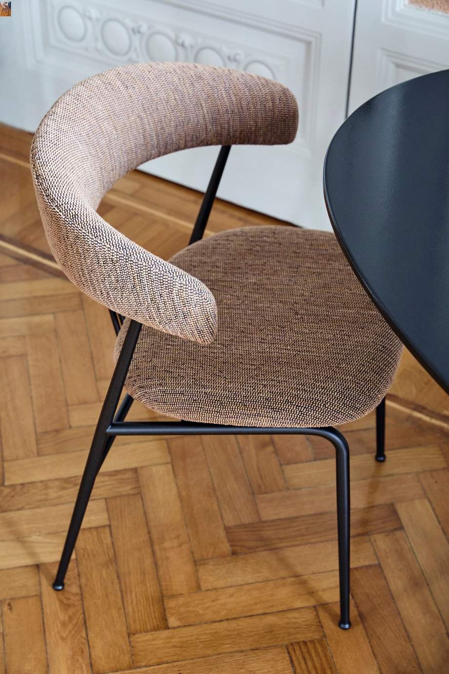 Gubi Violin Dining Chair