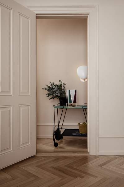 Gubi Cobra Wall Lamp