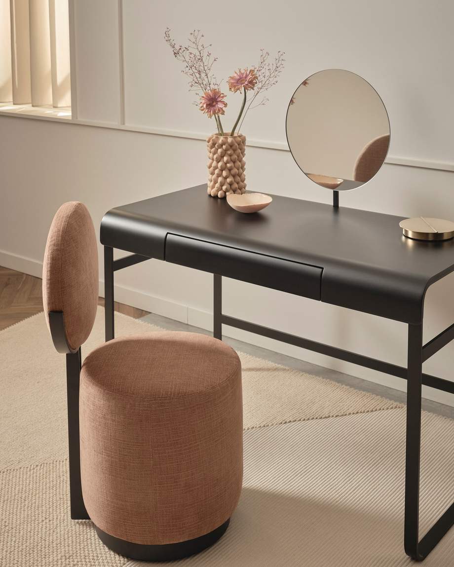 Saba Beauty Armchair