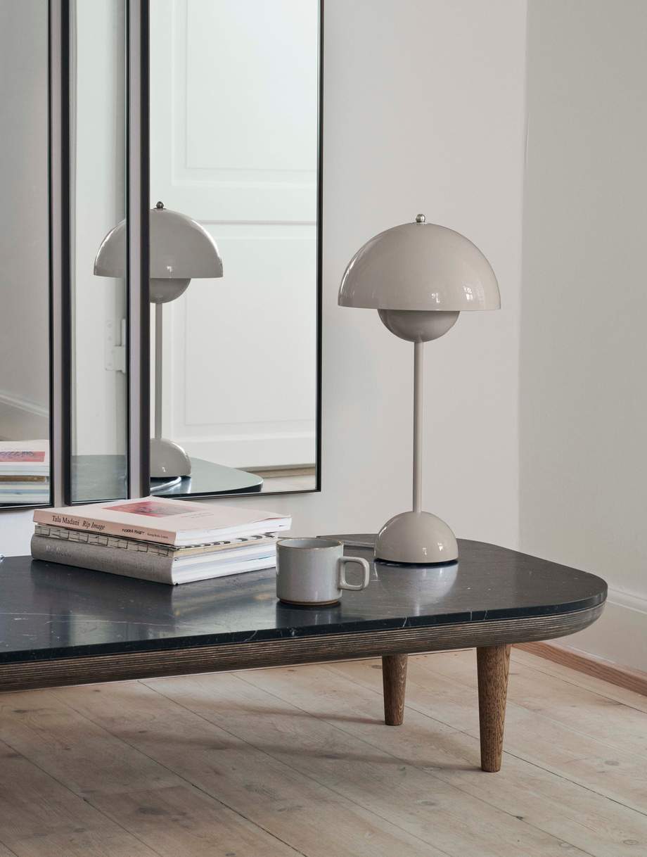 &Tradition Flowerpot Table Lamp VP3