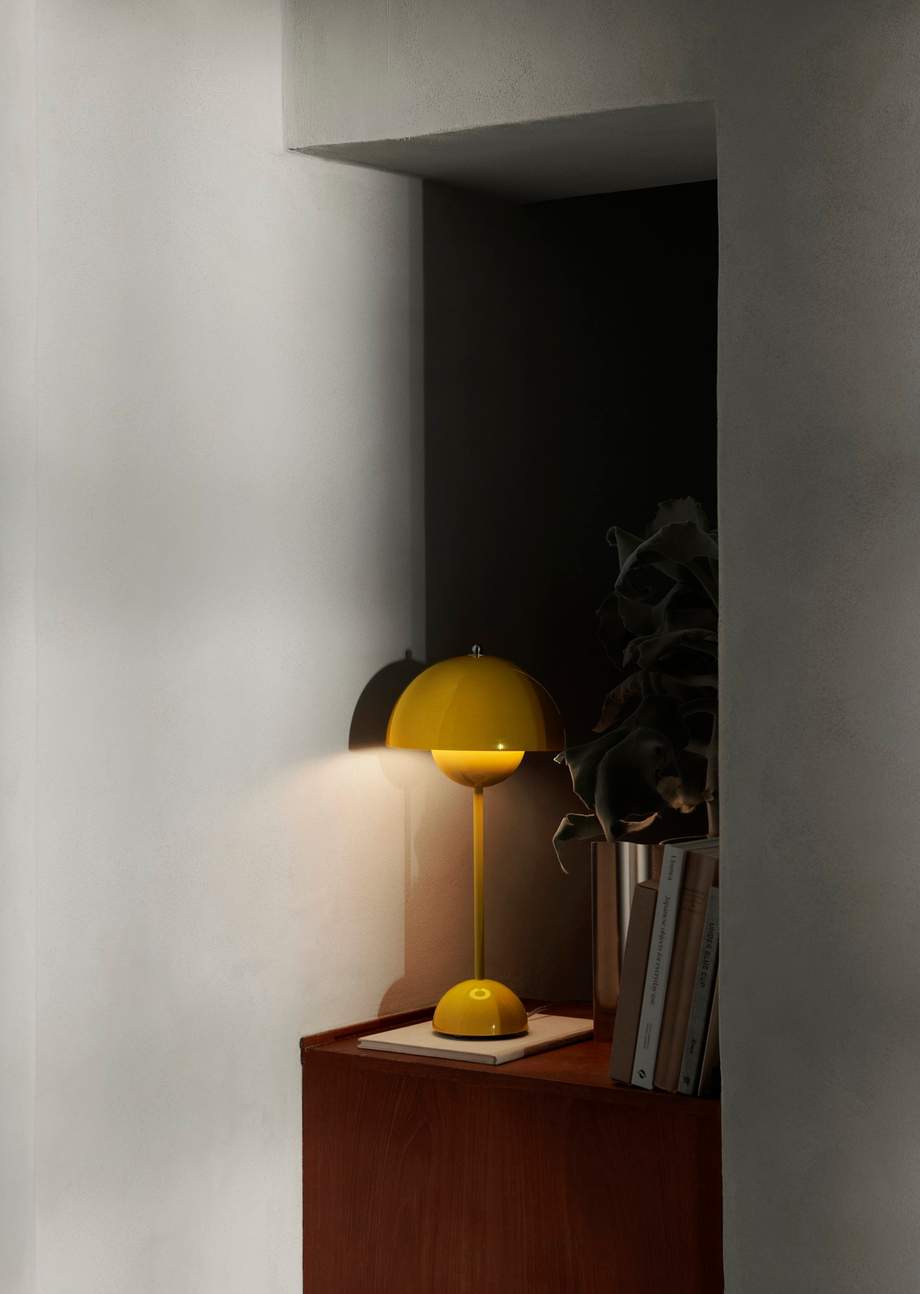 &Tradition Flowerpot Table Lamp VP3
