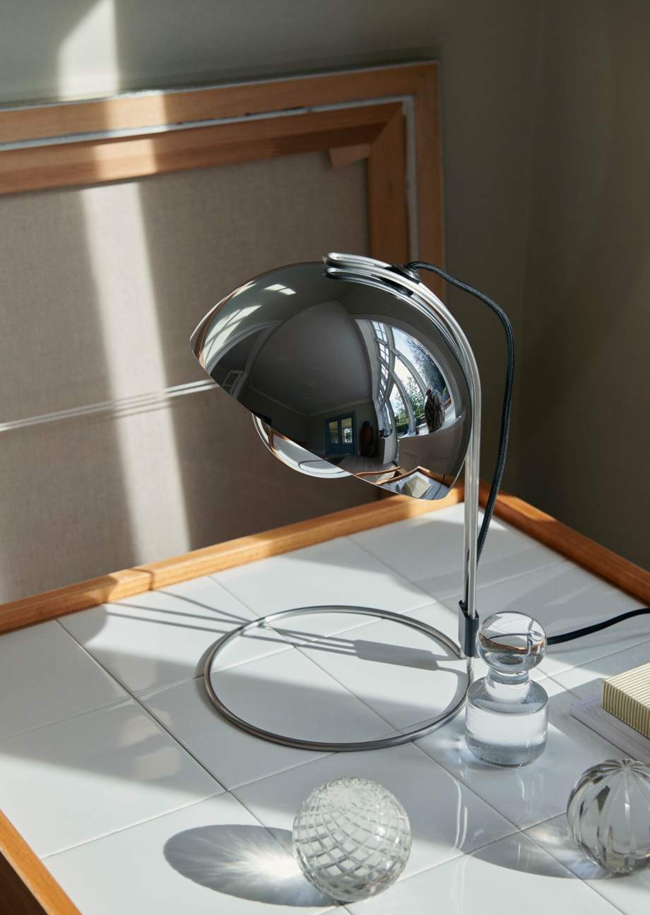 &Tradition Flowerpot Table Lamp VP4