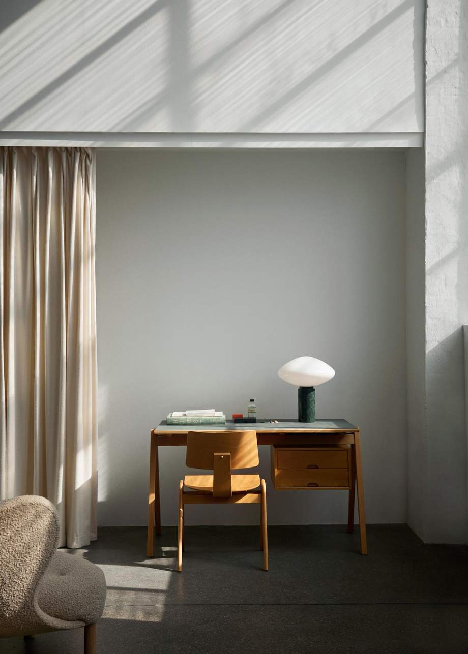 &Tradition Mist Table Lamp