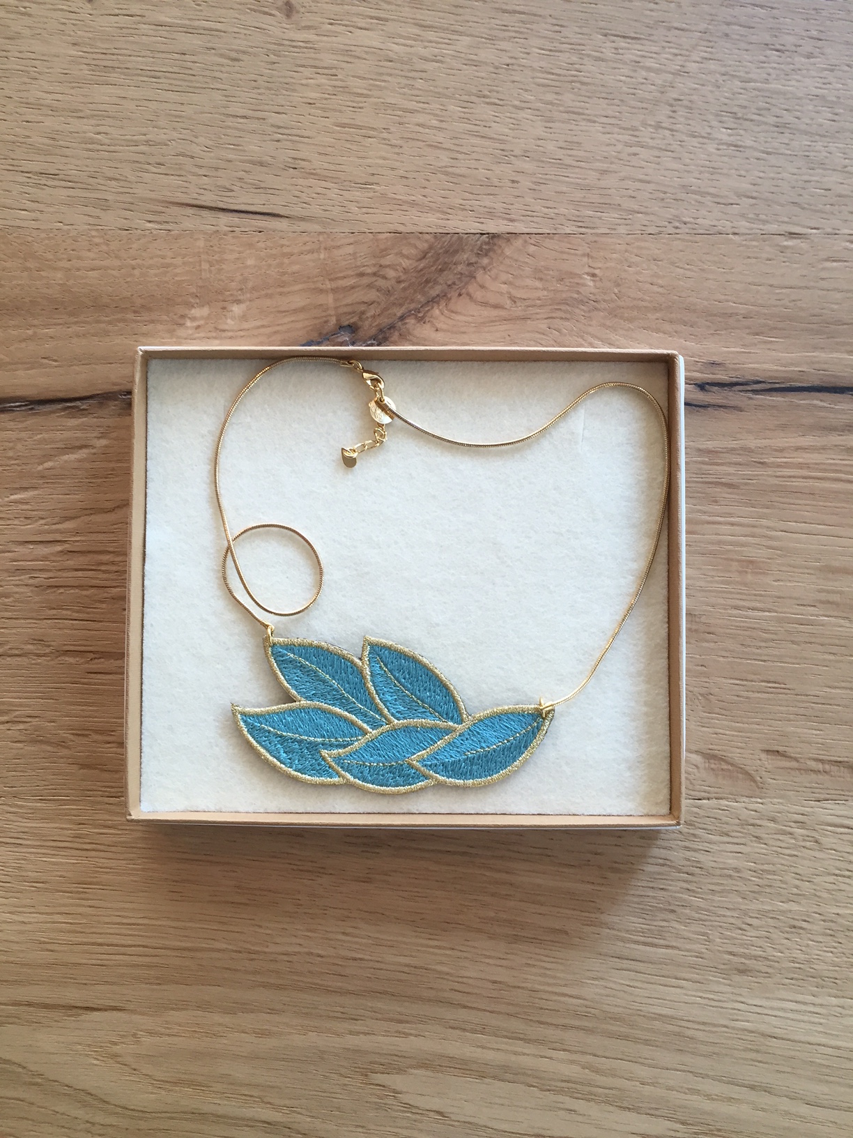 Leafs Necklace Blue/Gold